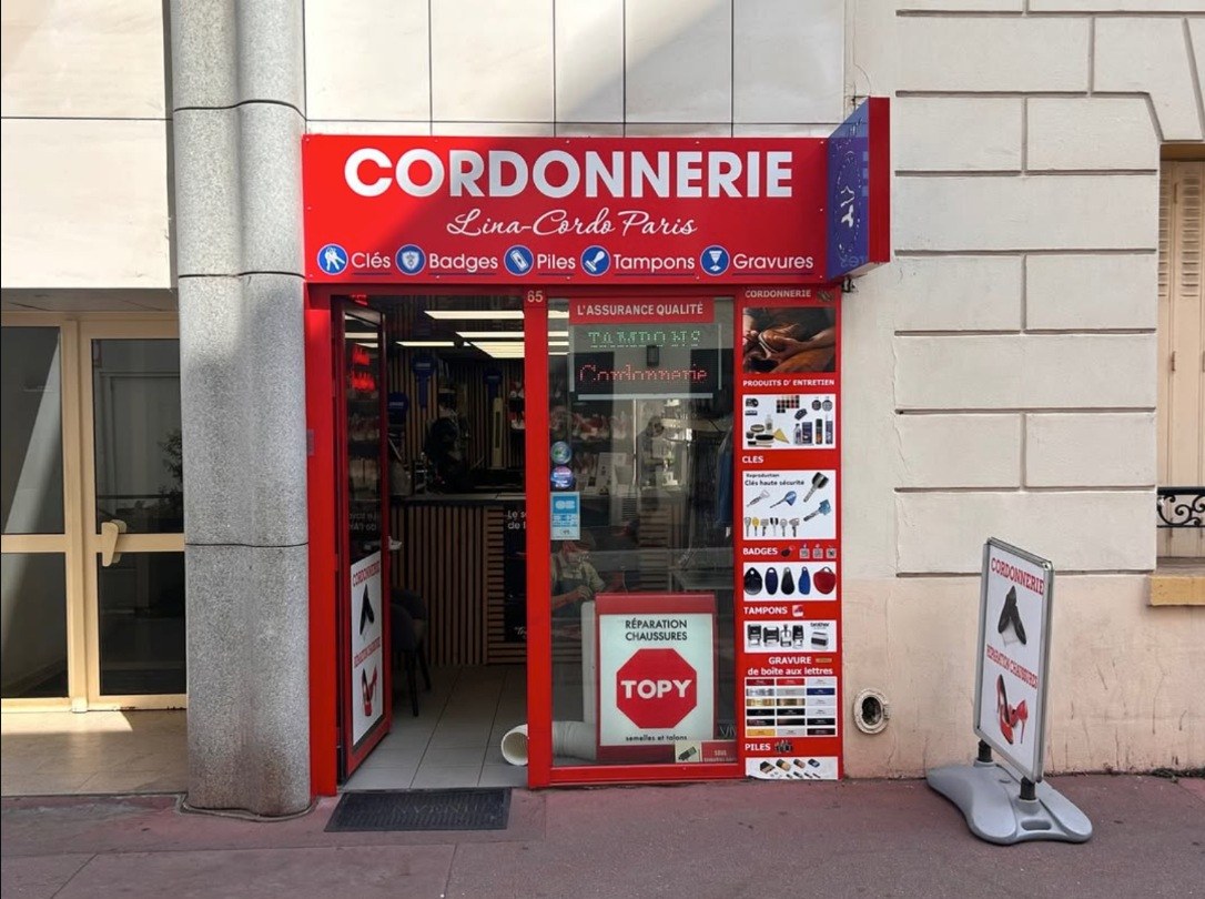 Entrée de la cordonnerie Lina Cordo